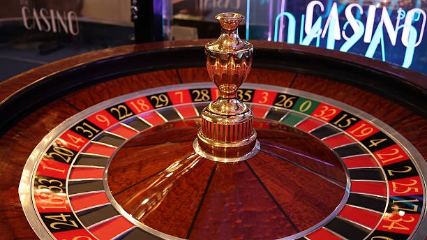 Tropical-themed live casino studio at mikototo